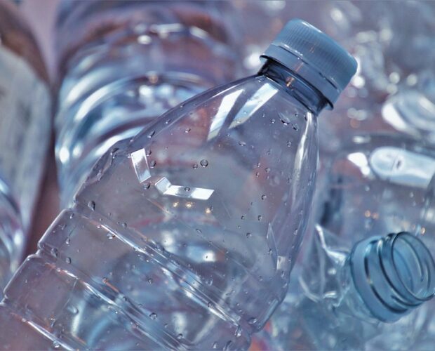 Gestión de residuos plásticos-botellas