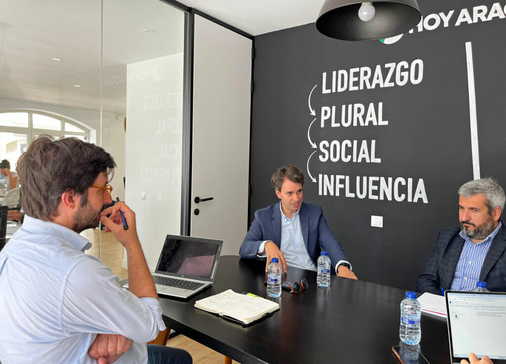 Mesa-de-debate-Ribawood-en-Hoy-Aragón